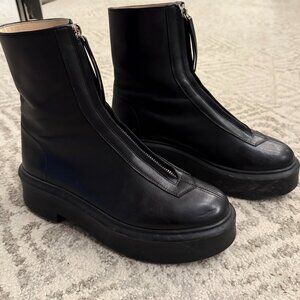 The Row Zipped Leather Ankle Boots Size 39 Black – Authentic